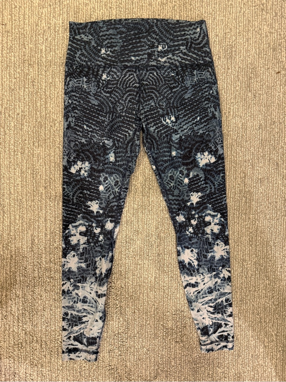 Lululemon Wunder Under High Rise Crop Leggings Size 12 Blue Black Tie Dye Print